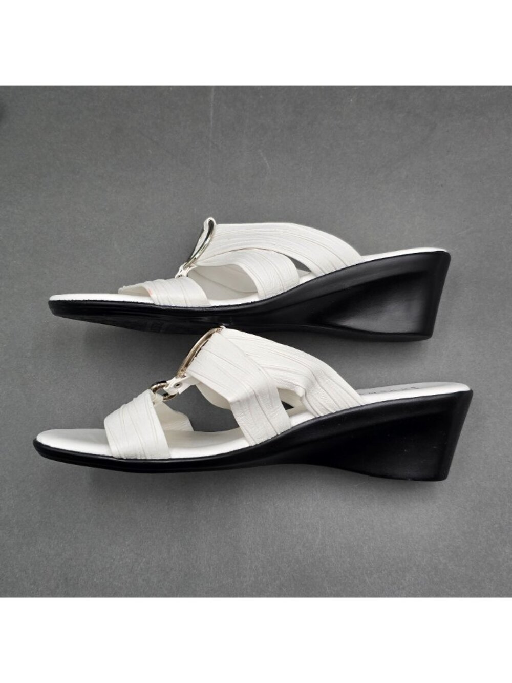 Italian Shoemakers Wedge Sandals Size 7 White Metallic Ring Detail Slides - Picture 4 of 10